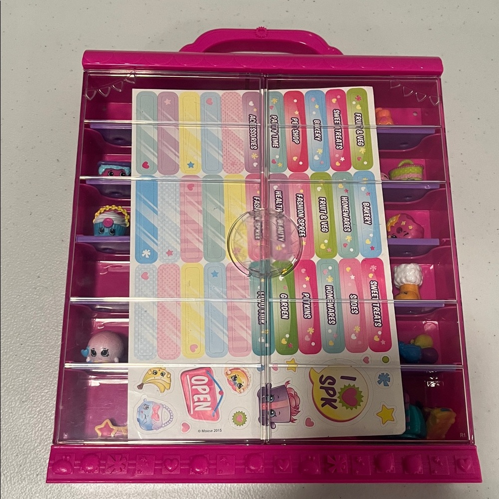 Shopkins in Collector’s Case - Picture 5 of 5